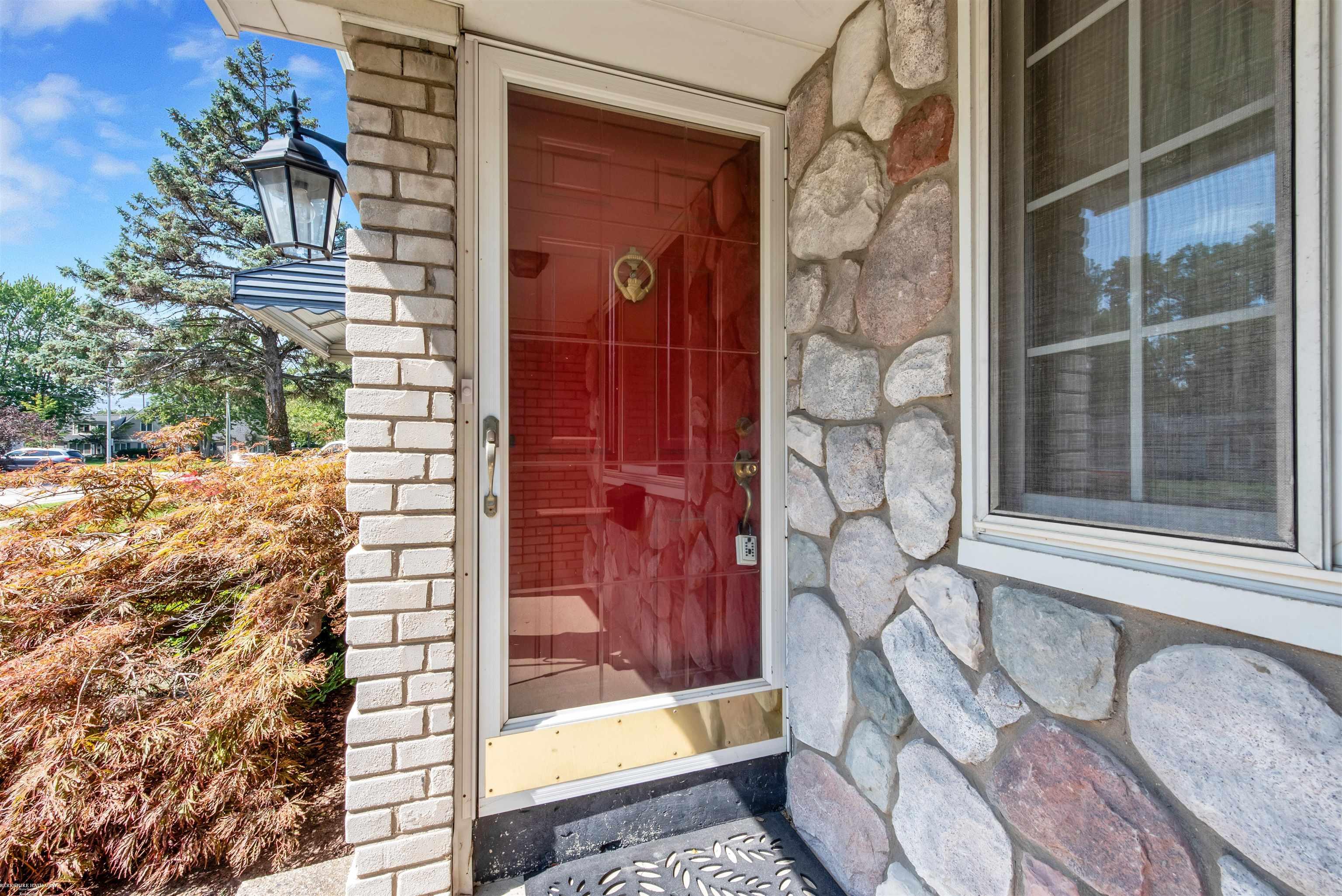 1500 Cook Road Grosse Pointe Woods, MI 48236 - Photo 5 of 27