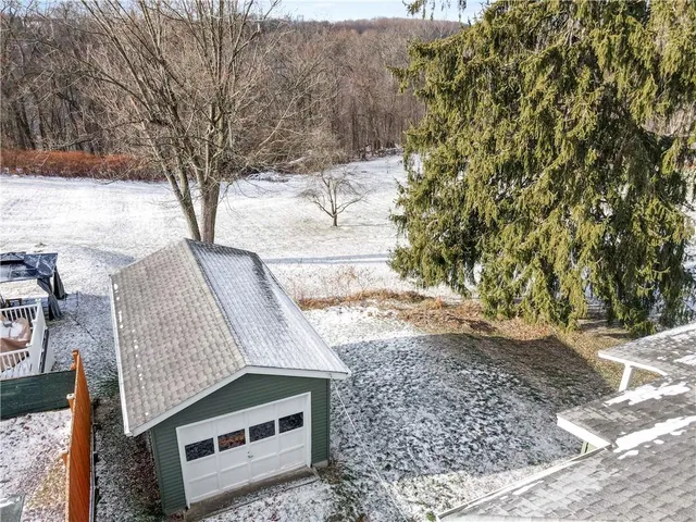 a view of a yard in front of house