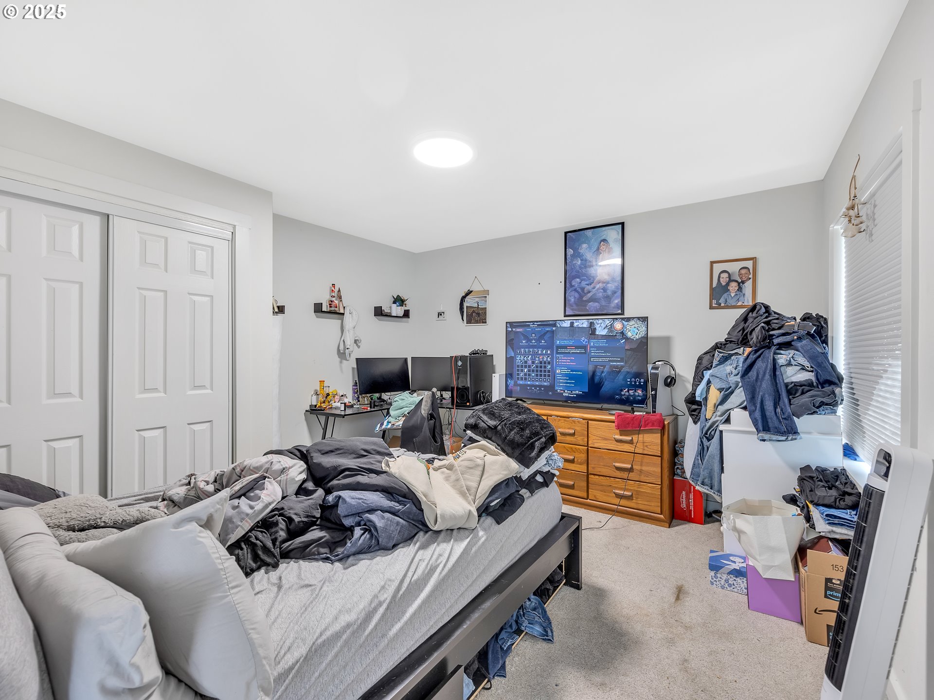 3379 North Highway 101 Warrenton, OR 97146 - Photo 18 of 34 a bed room with a bed and a couch