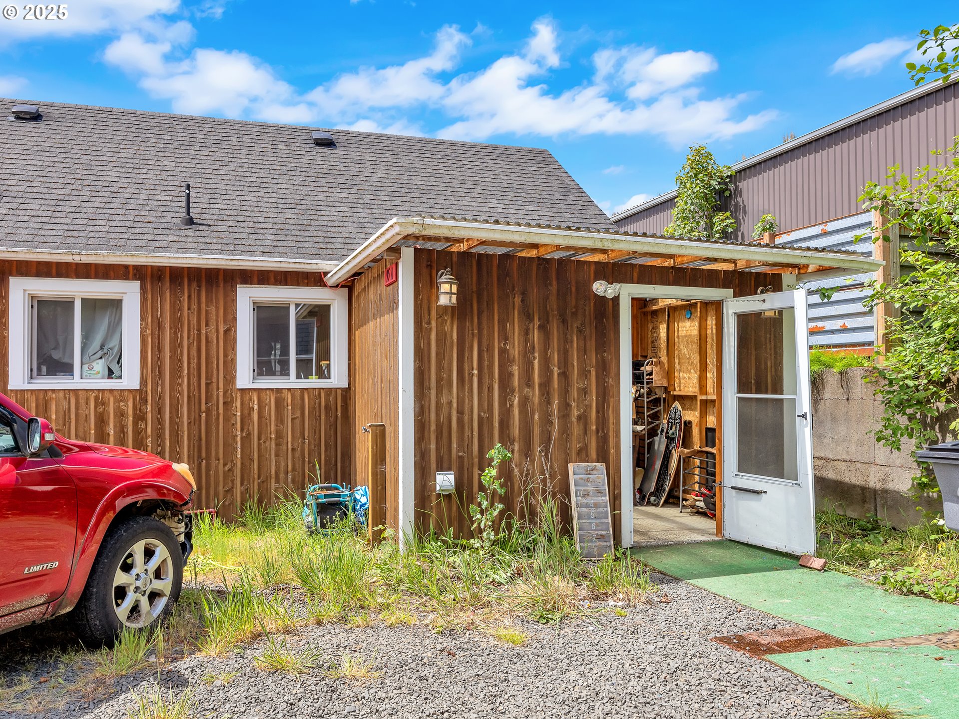 3379 North Highway 101 Warrenton, OR 97146 - Photo 19 of 34 a front view of a house with garden