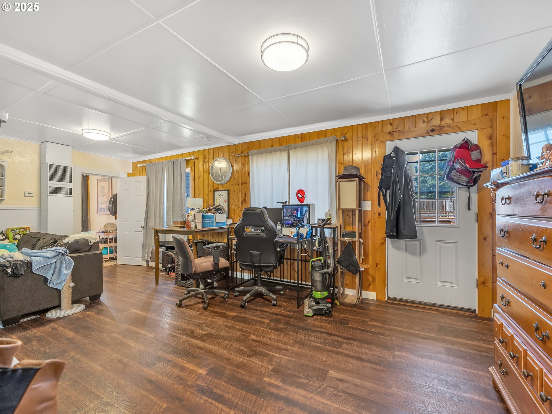 3379 North Highway 101 Warrenton, OR 97146 - Photo 25 of 34 a view of a room with gym equipment