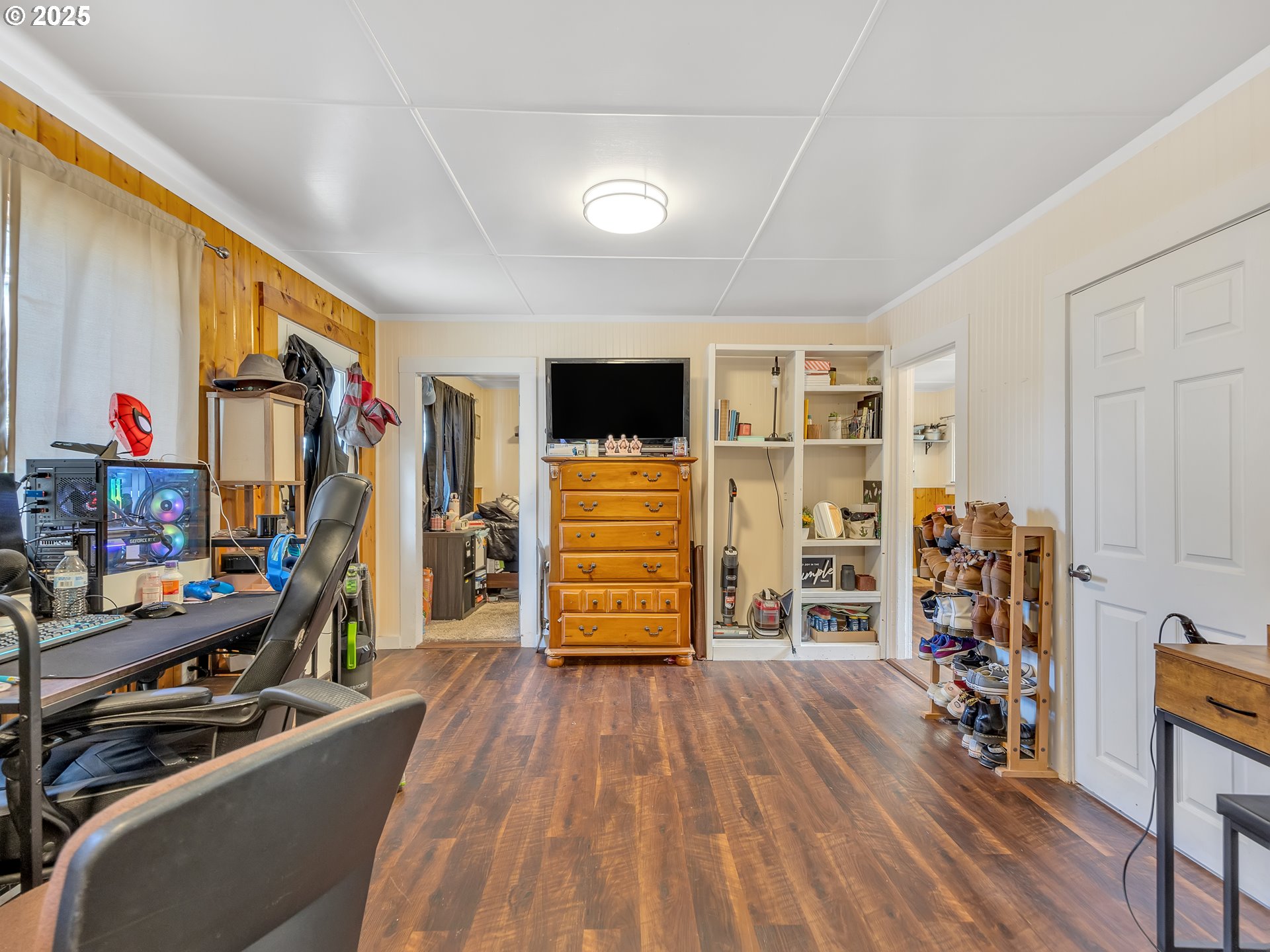 3379 North Highway 101 Warrenton, OR 97146 - Photo 26 of 34 a view of a room with gym equipment