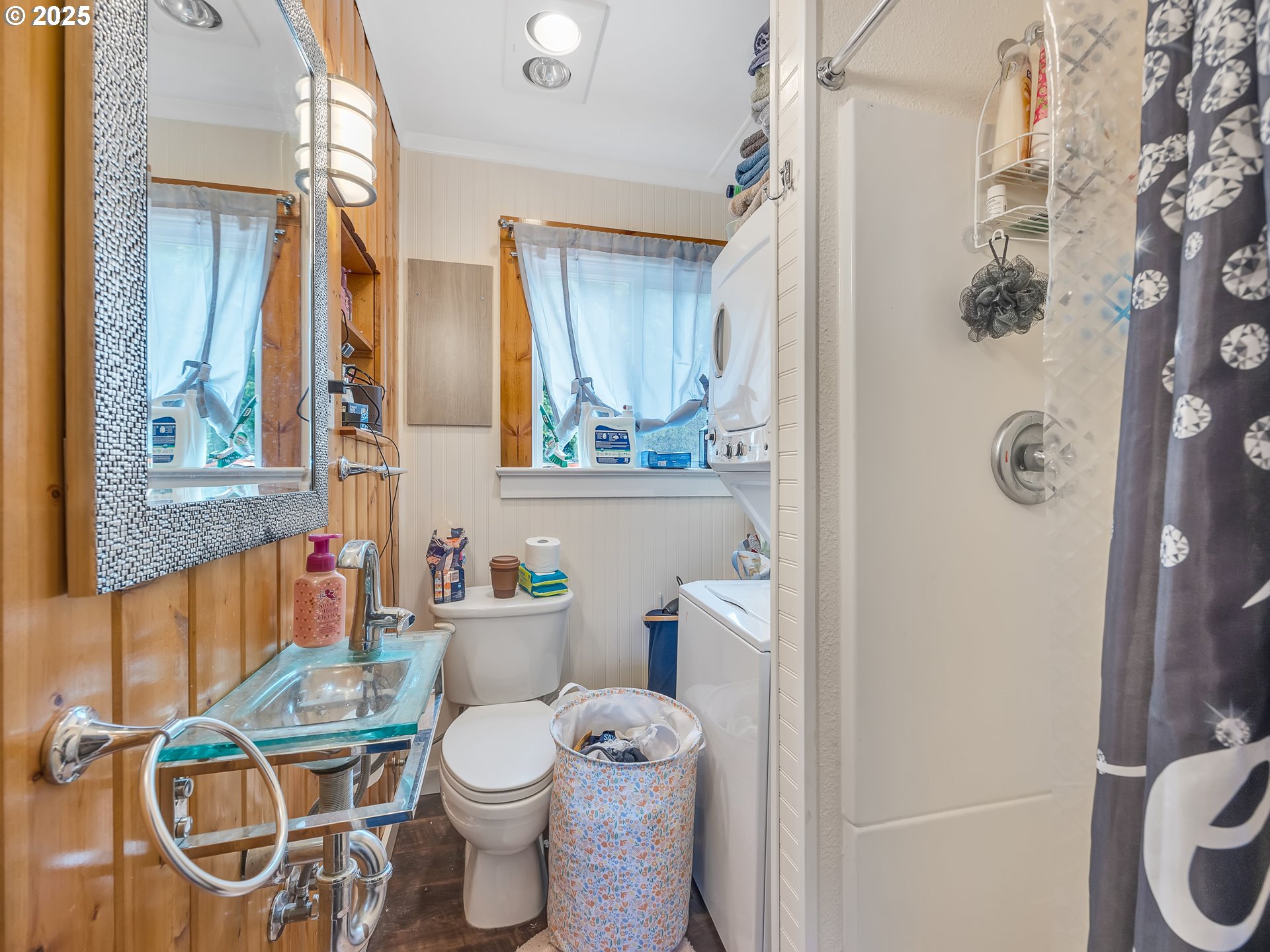 3379 North Highway 101 Warrenton, OR 97146 - Photo 32 of 34 a bathroom with a granite countertop toilet sink and mirror