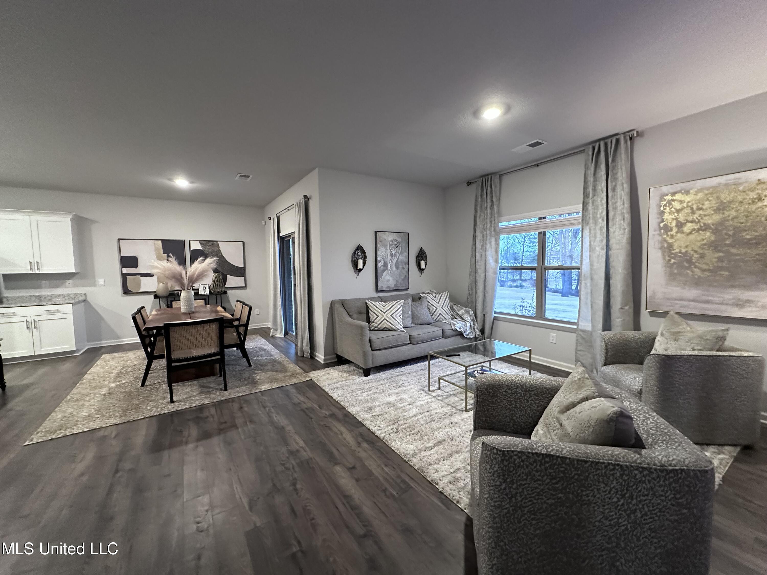 24 Pine Street Byhalia, MS 38611 - Photo 2 of 11 IMG_4084