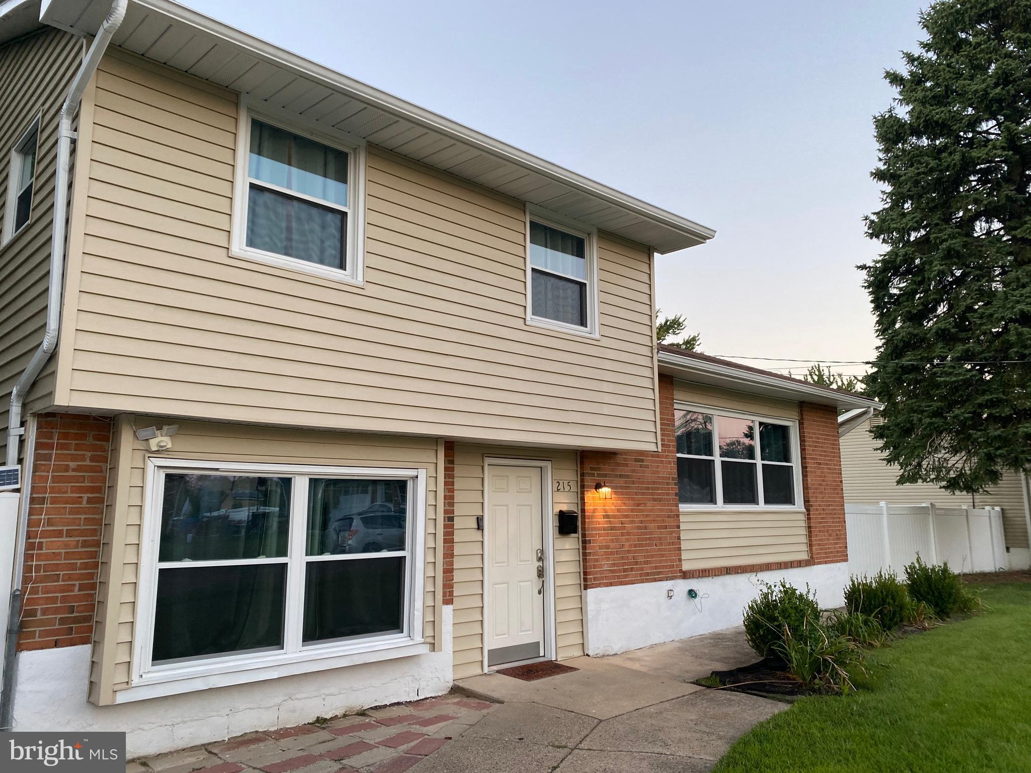 215 Powder Mill Road Beverly, NJ 08010 - Photo 2 of 34