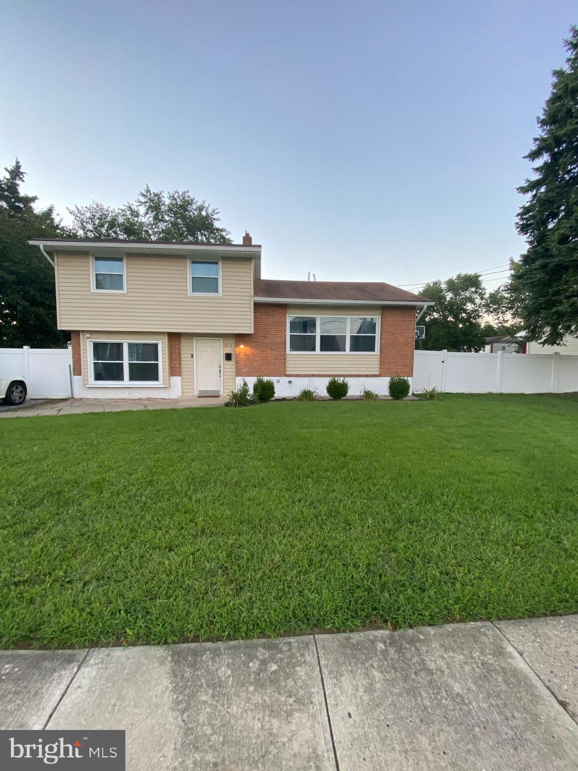 215 Powder Mill Road Beverly, NJ 08010 - Photo 3 of 34