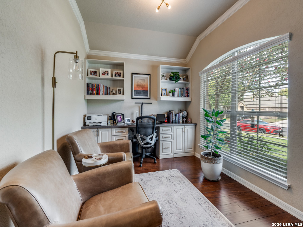 6050 Covers Schertz, TX 78108 - Photo 7 of 25 a living room with furniture and a potted plant