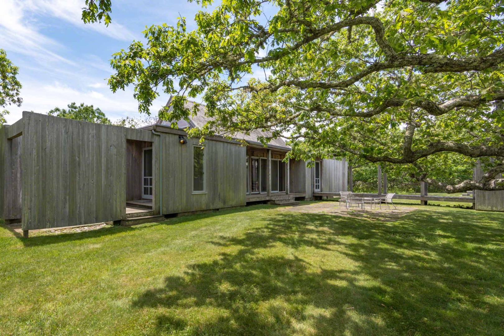7 Black Point Road Chilmark, MA 02535 - Photo 3 of 44 a backyard of a house
