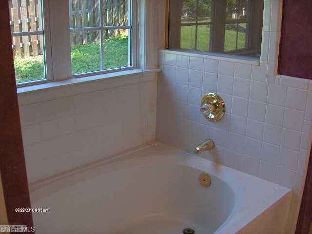 5306 Chestnut Ridge Drive Summerfield, NC 27358 - Photo 9 of 15 Master Bath/Spa. Garden Tub