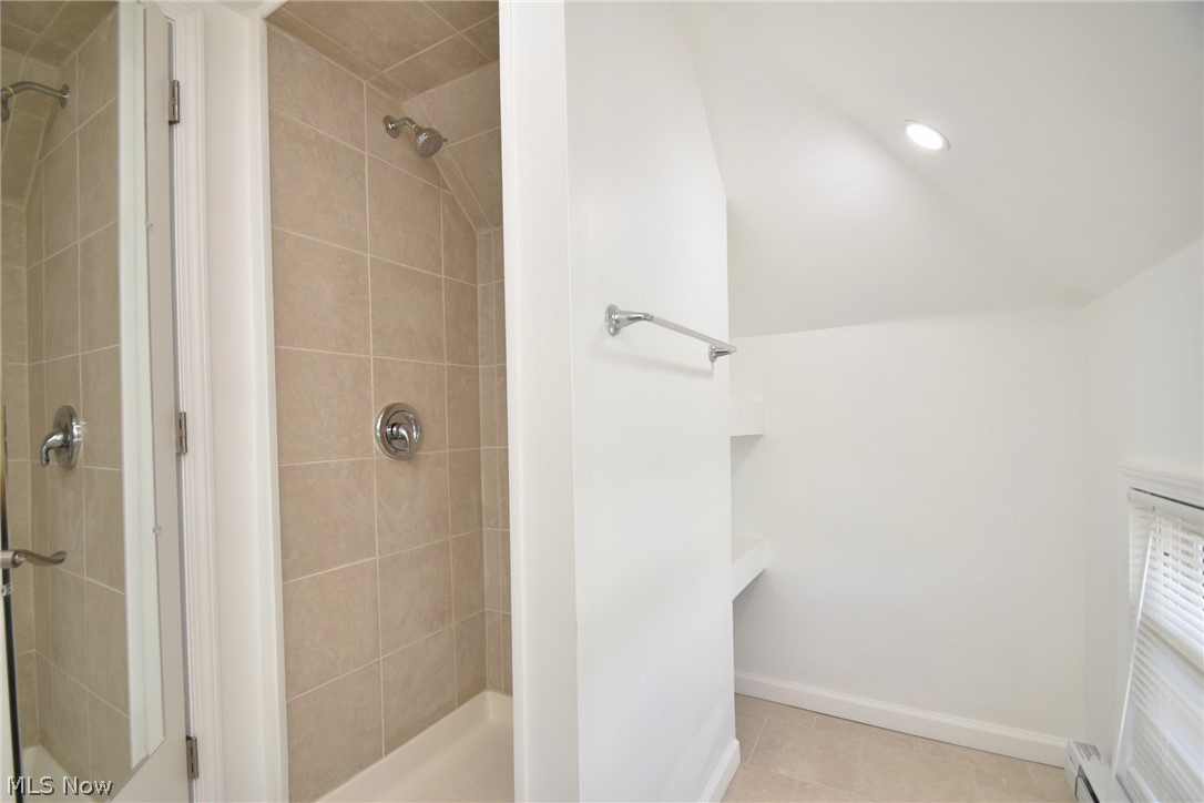 1076 Parkside Road Cleveland, OH 44108 - Photo 39 of 49