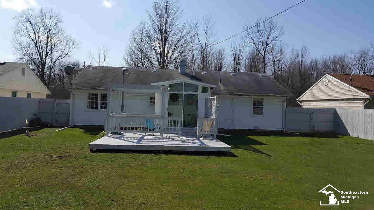 189 South Platt Road Milan, MI 48160 - Photo 13 of 16 21125514-12.JPG