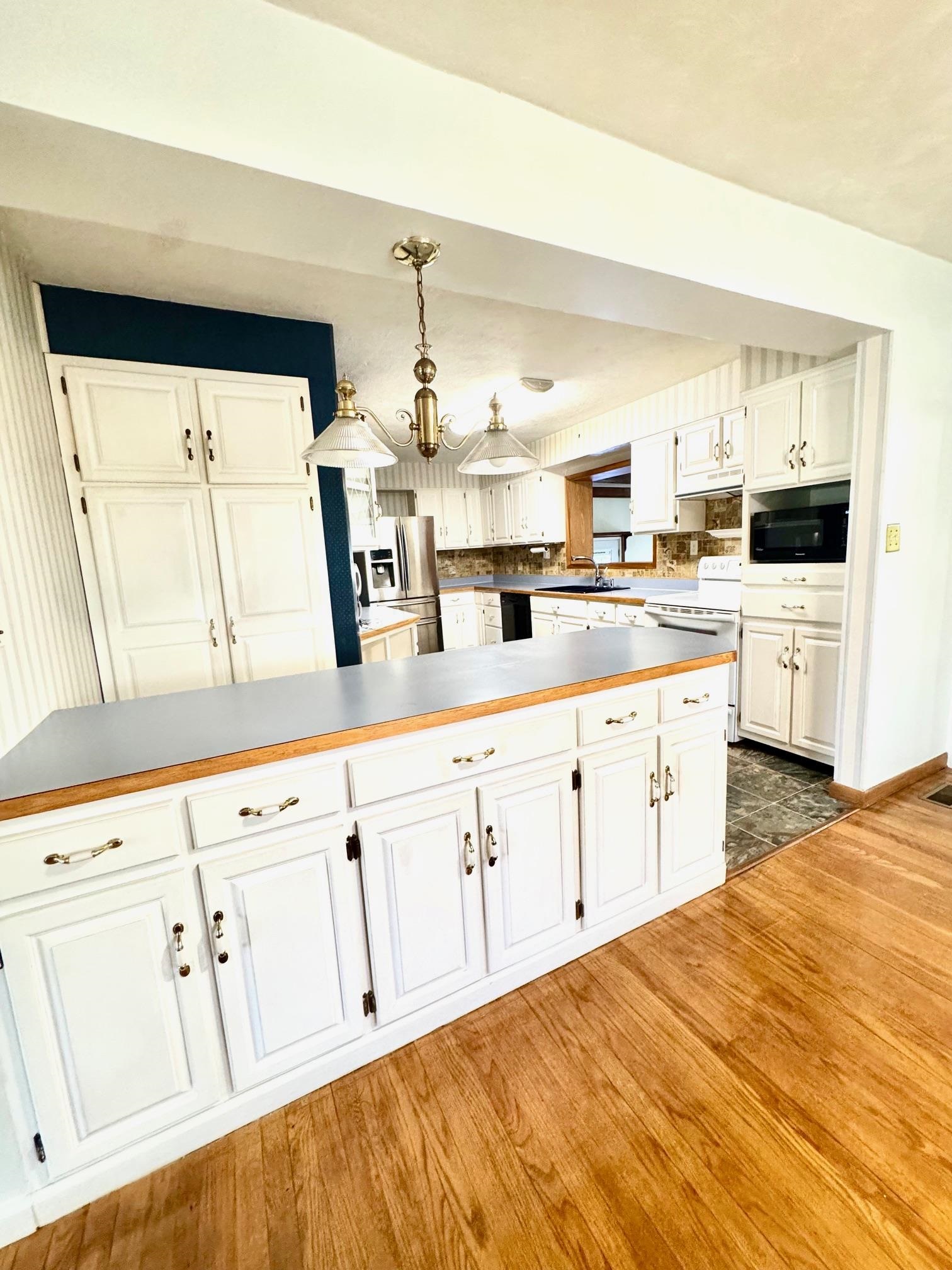 411 Wheatley Road Ashland, KY 41102 - Photo 9 of 26