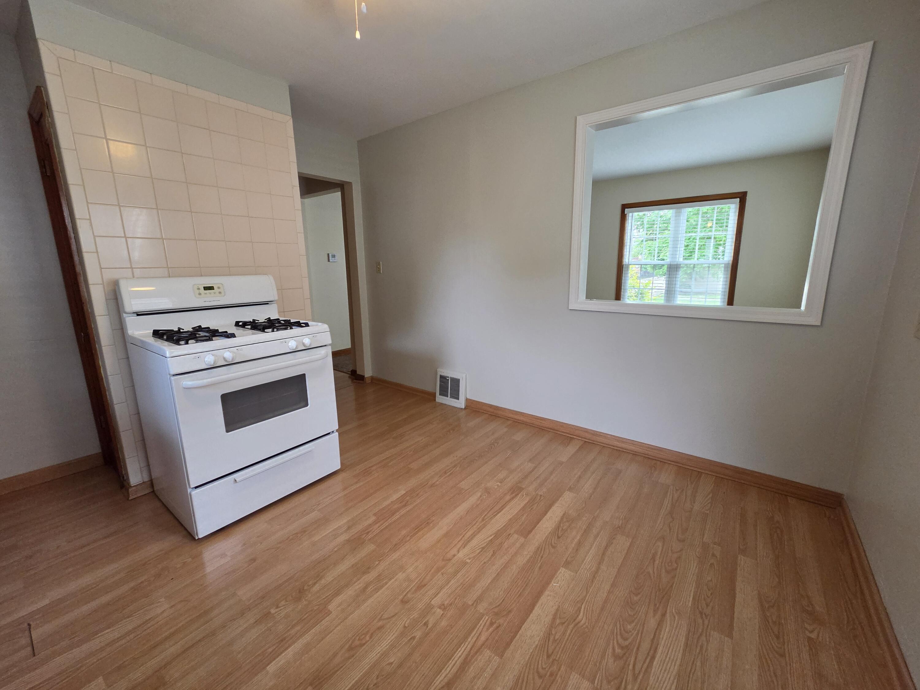 3265 South Burrell Street Milwaukee, WI 53207 - Photo 31 of 39 Kitchen
