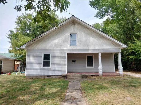 $59,900 | 407 East Hickory Street, Nevada, MO 64772