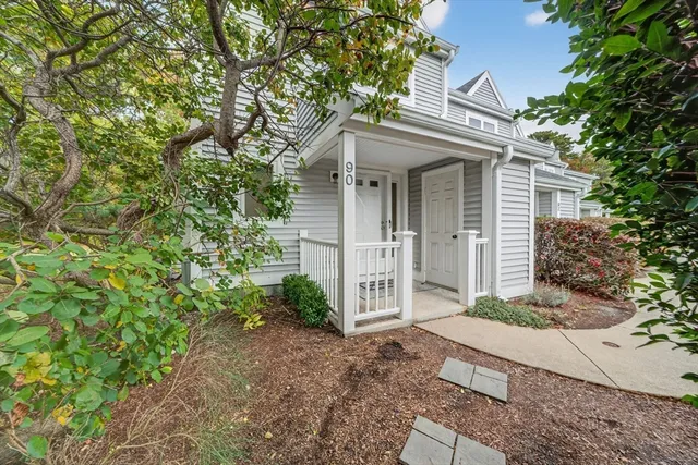 $393,000 | 90 Westcliff Drive, Unit 90, Plymouth, MA 02360