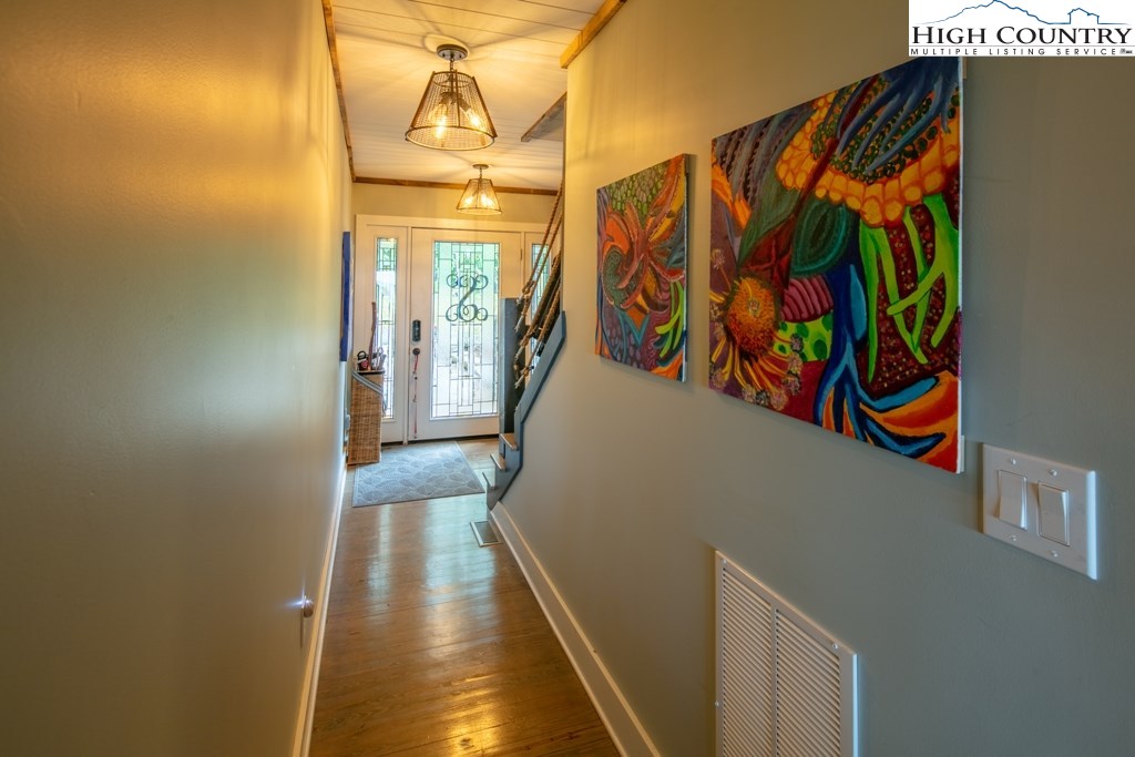 998 Chestnut Mountain Road Banner Elk, NC 28604 - Photo 12 of 40 Gallery Image 12