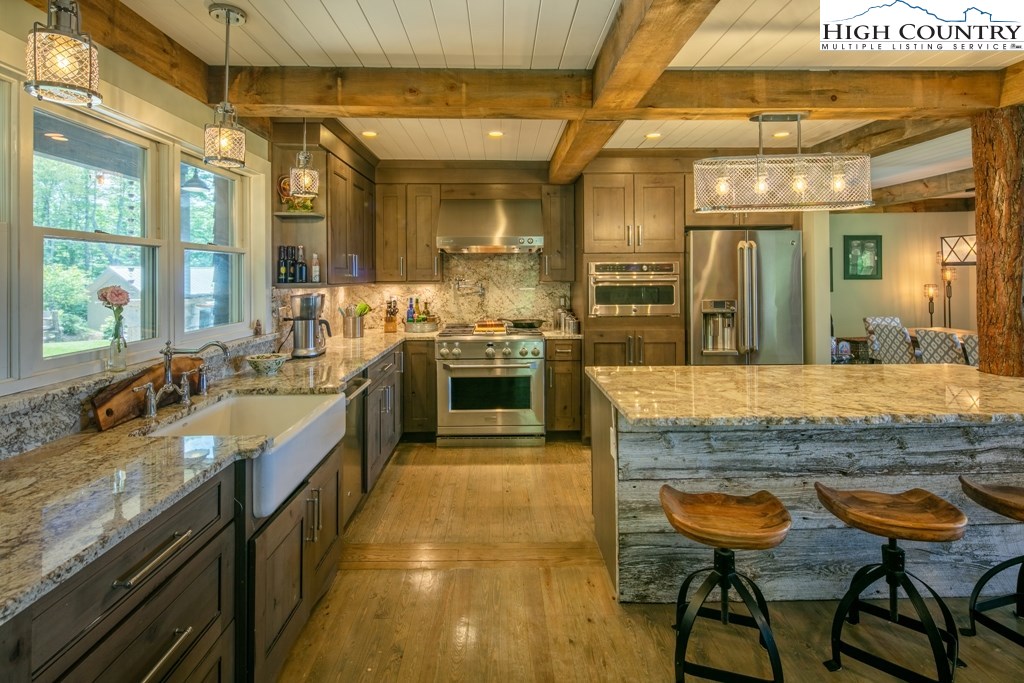 998 Chestnut Mountain Road Banner Elk, NC 28604 - Photo 6 of 40 Gallery Image 6