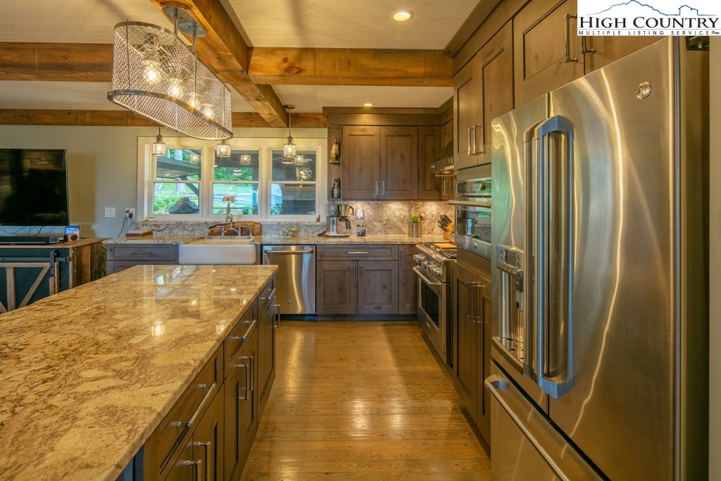 998 Chestnut Mountain Road Banner Elk, NC 28604 - Photo 7 of 40 Gallery Image 7