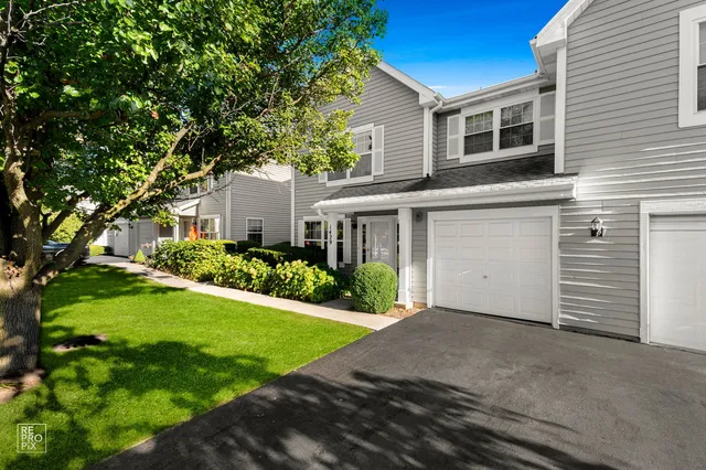 $2,200 | 1429 Orleans Drive, Unit 1429, Mundelein, IL 60060