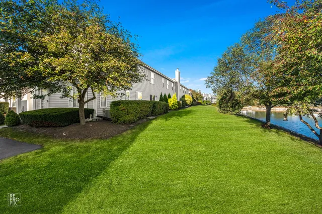 $2,200 | 1429 Orleans Drive, Unit 1429, Mundelein, IL 60060