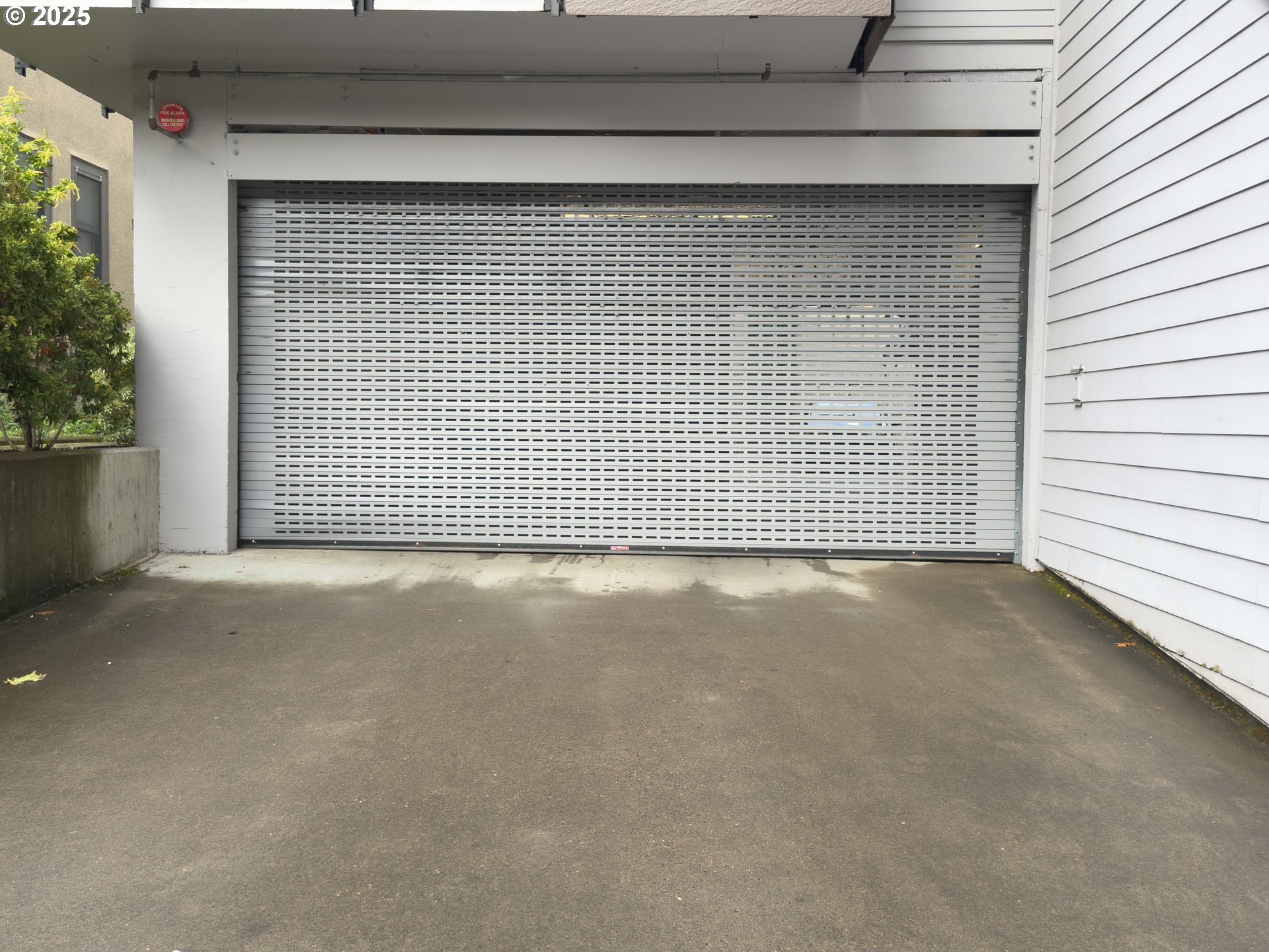 2327 Northwest Northrup Street, Unit 8 Portland, OR 97210 - Photo 27 of 33 a view of a garage