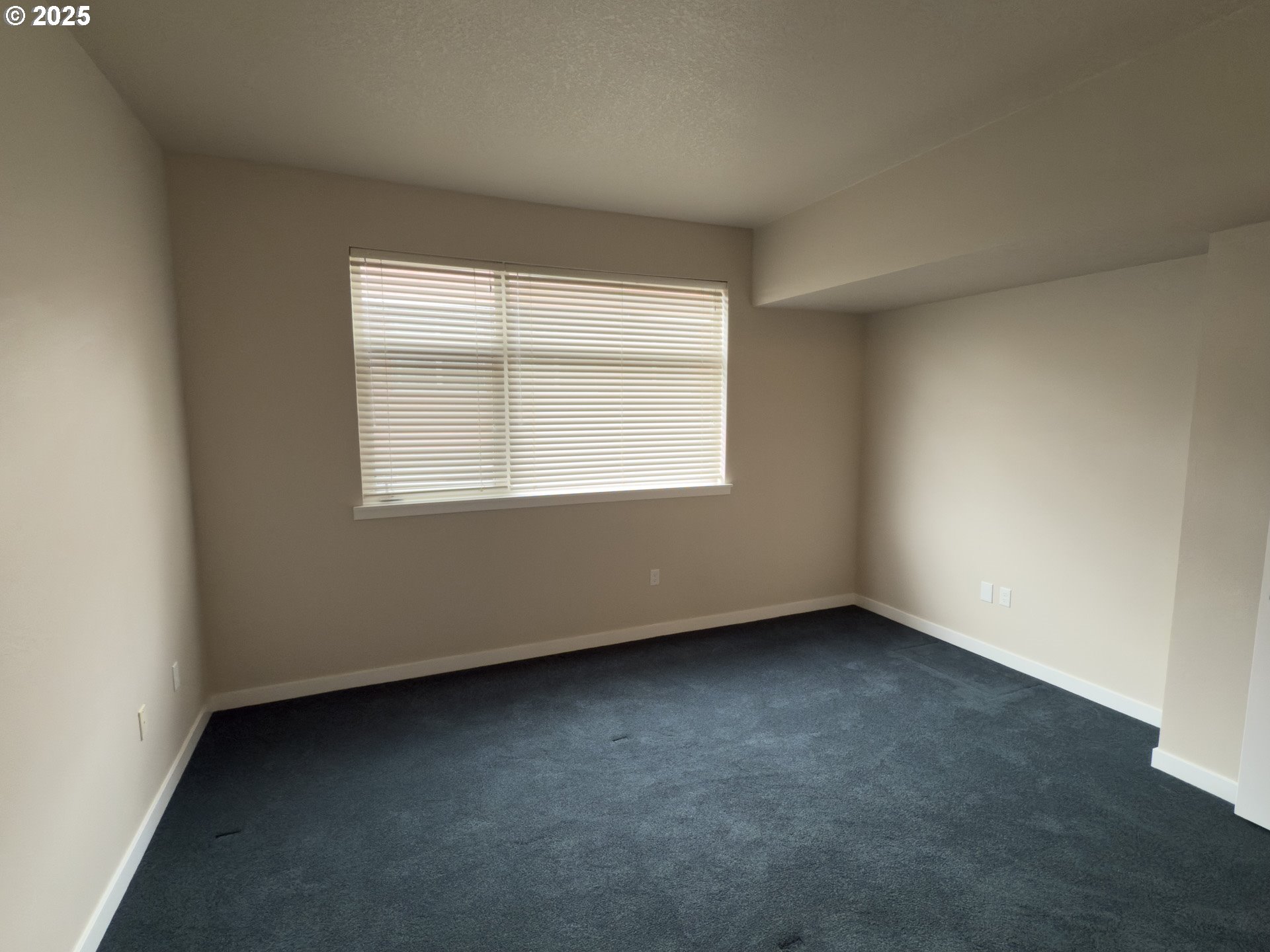 2327 Northwest Northrup Street, Unit 8 Portland, OR 97210 - Photo 9 of 33 an empty room with a window