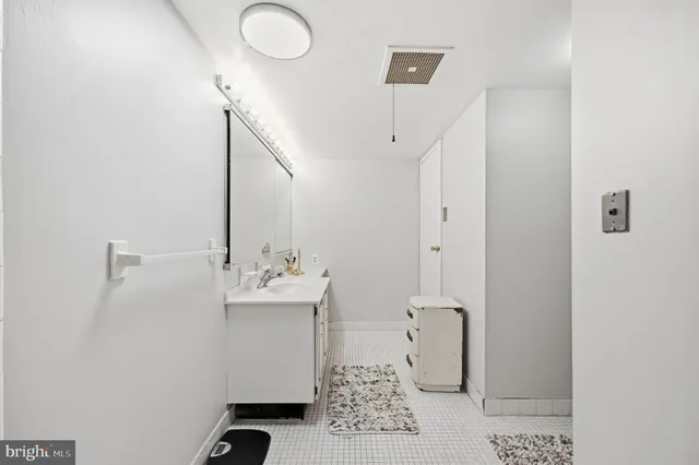 $379,000 | 666 Germantown Pike, Unit 2101, Plymouth Meeting, PA 19462