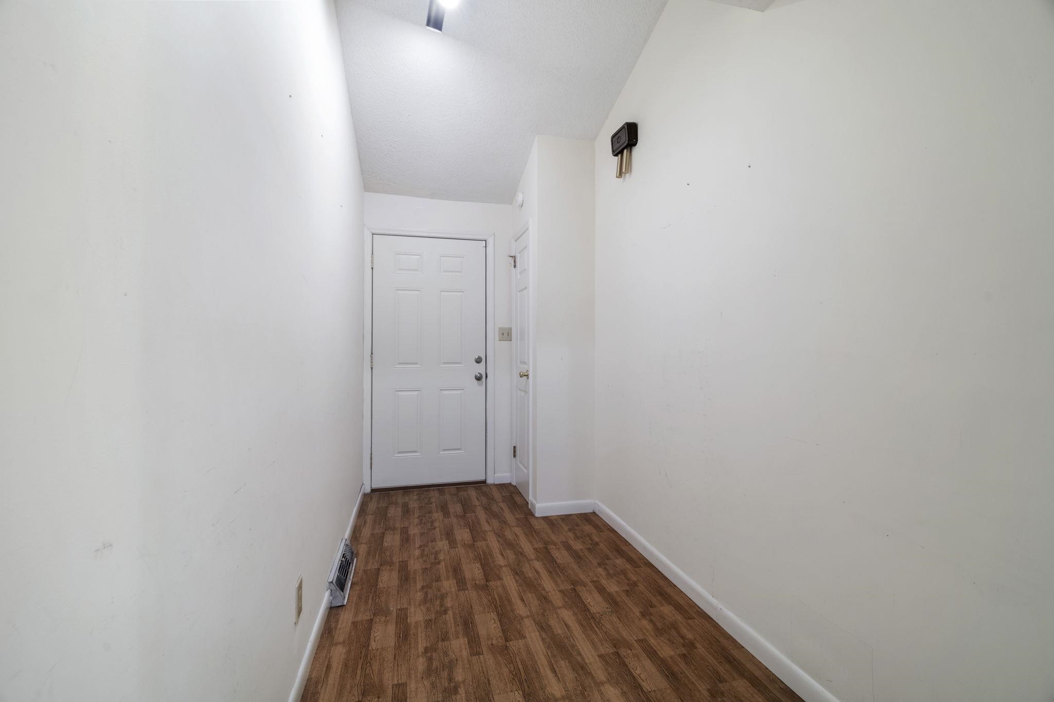 6448 Old Buncombe Road Greenville, SC 29609 - Photo 16 of 31 Gallery Image 16
