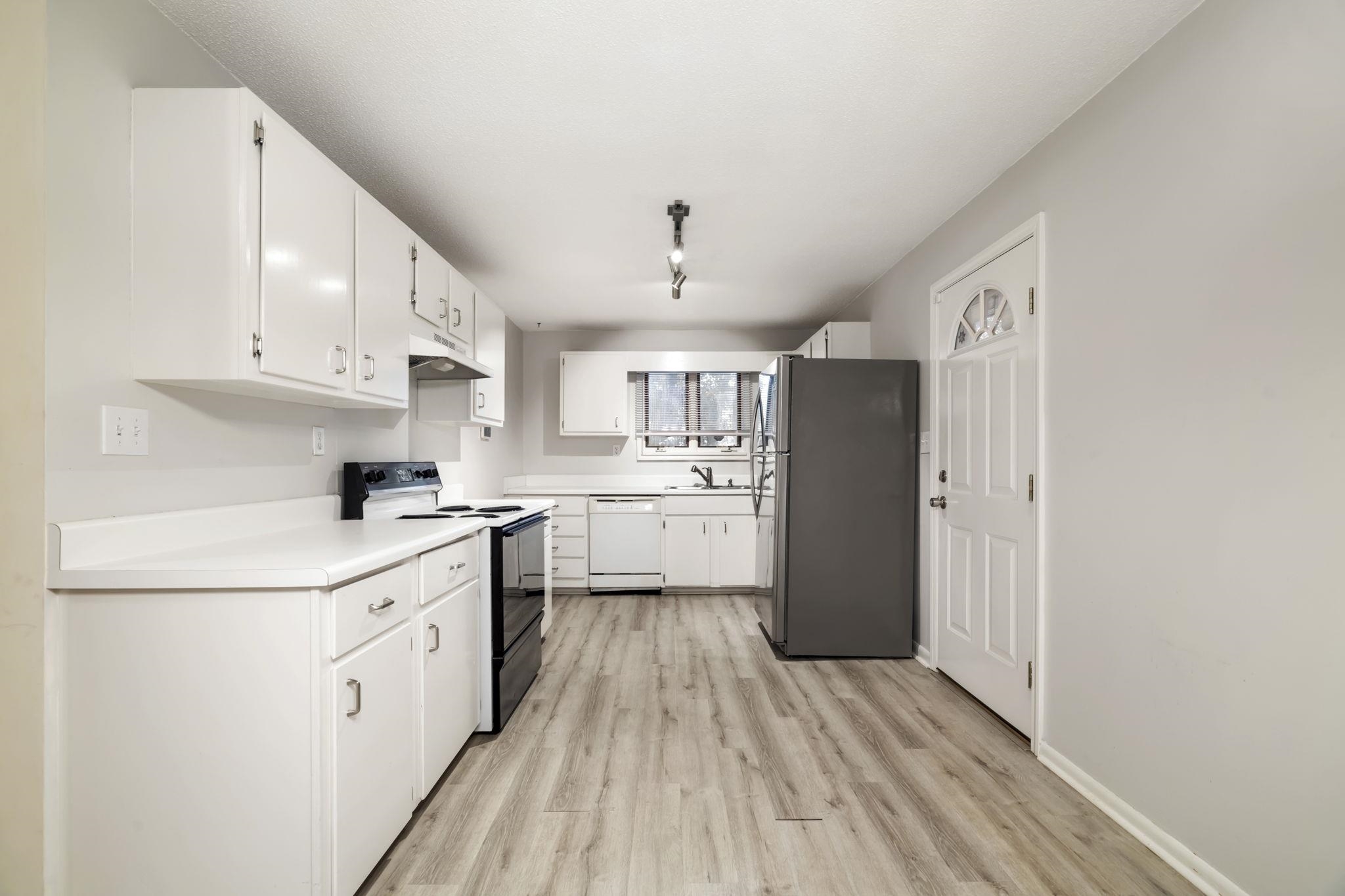 6448 Old Buncombe Road Greenville, SC 29609 - Photo 7 of 31 Gallery Image 7