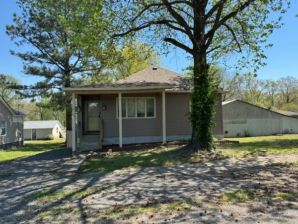 $129,900 | 504 South Sunny Slope Street, West Frankfort, IL 62896