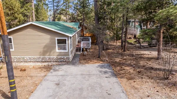 $399,900 | 761 Los Angeles Avenue, Sugarloaf, CA 92386
