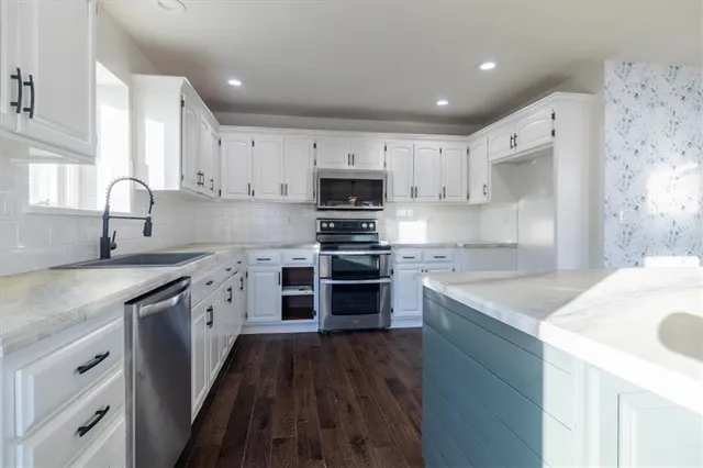 $489,900 | 18002 Rollins Drive, Smithville, MO 64089