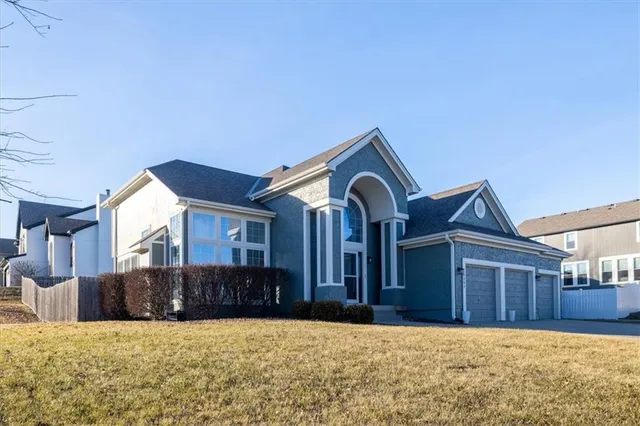 $489,900 | 18002 Rollins Drive, Smithville, MO 64089