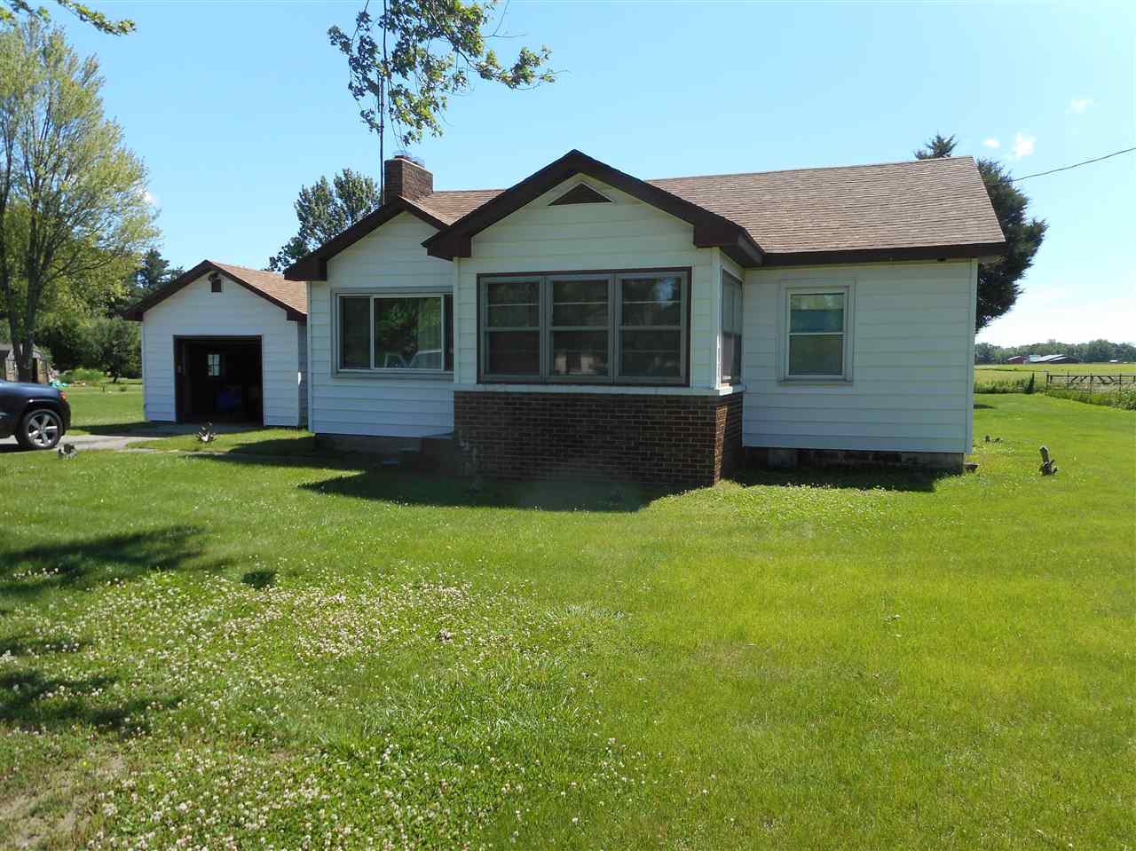 2032 South Packerton Road Warsaw, IN 46580 - Photo 1 of 21 Gallery Image 1