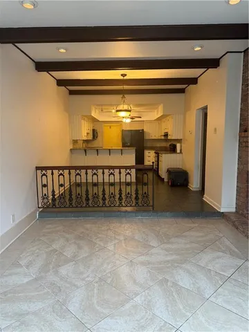 $2,500 | 523 Burgundy Street, Unit 1, New Orleans, LA 70112