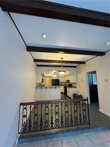 $2,500 | 523 Burgundy Street, Unit 1, New Orleans, LA 70112