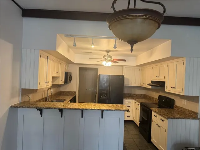 $2,500 | 523 Burgundy Street, Unit 1, New Orleans, LA 70112