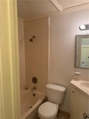 $2,500 | 523 Burgundy Street, Unit 1, New Orleans, LA 70112