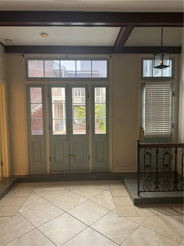 $2,500 | 523 Burgundy Street, Unit 1, New Orleans, LA 70112