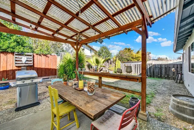 $789,950 | 2528 Vintage Street, Napa, CA 94558