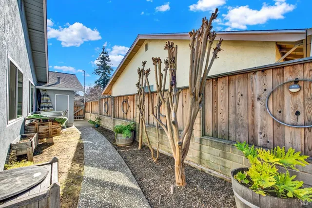 $789,950 | 2528 Vintage Street, Napa, CA 94558