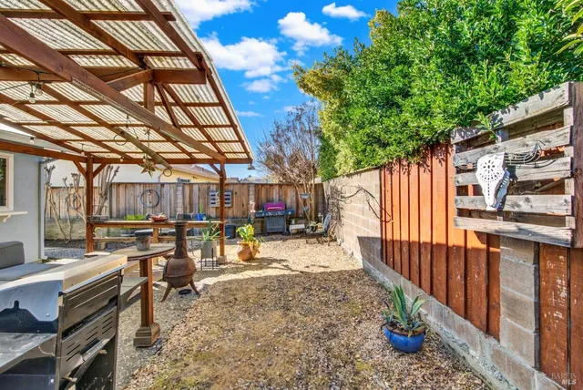 $789,950 | 2528 Vintage Street, Napa, CA 94558