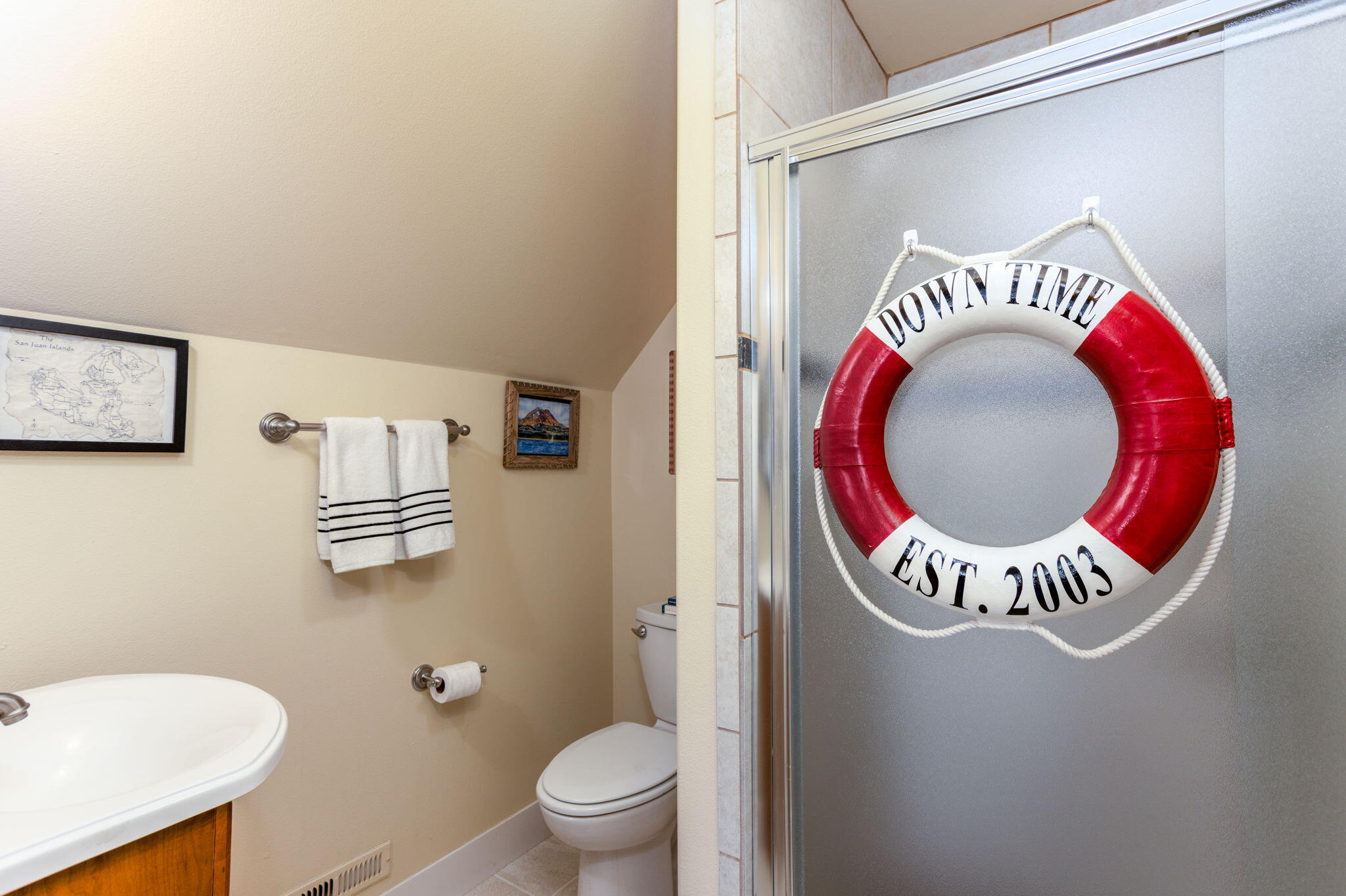 61186 Ridgewater Loop Bend, OR 97702 - Photo 26 of 33 Private bath upstairs