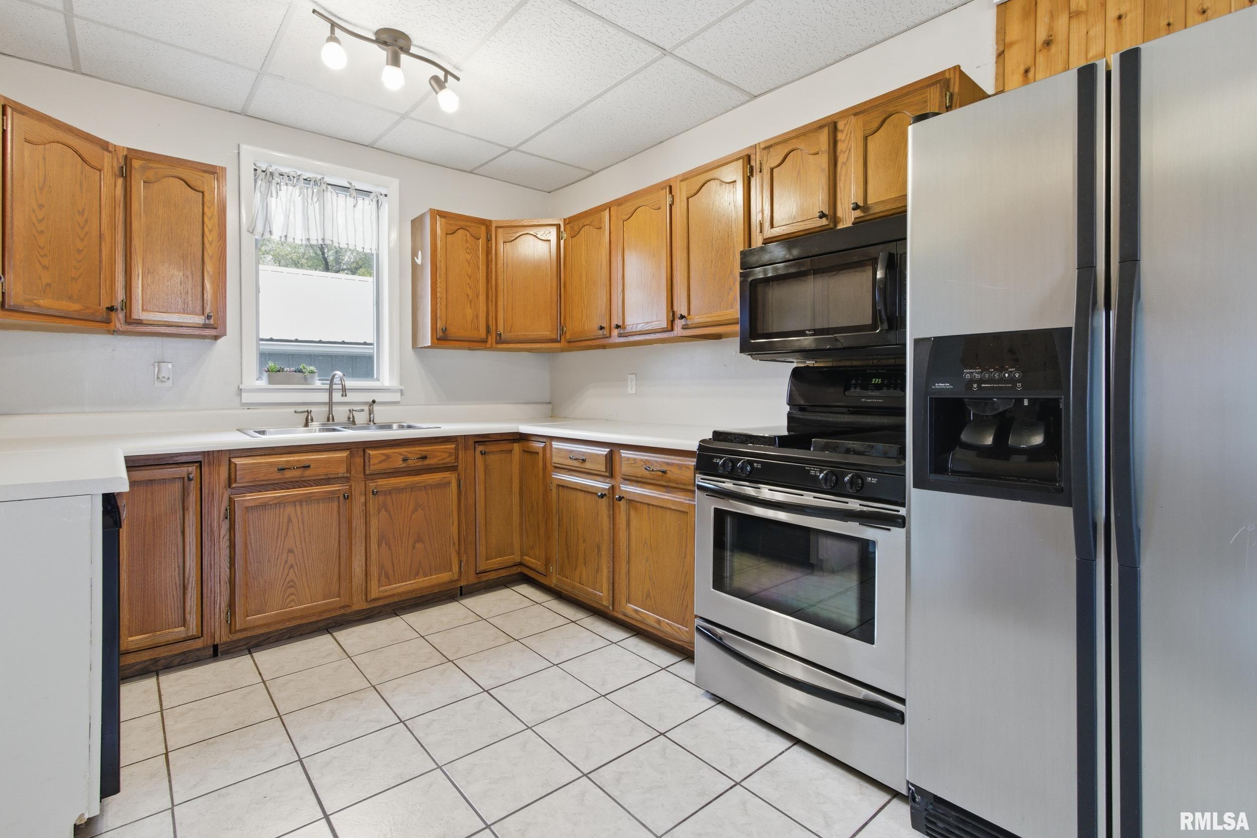 725 North Mechanic Street Macomb, IL 61455 - Photo 5 of 42