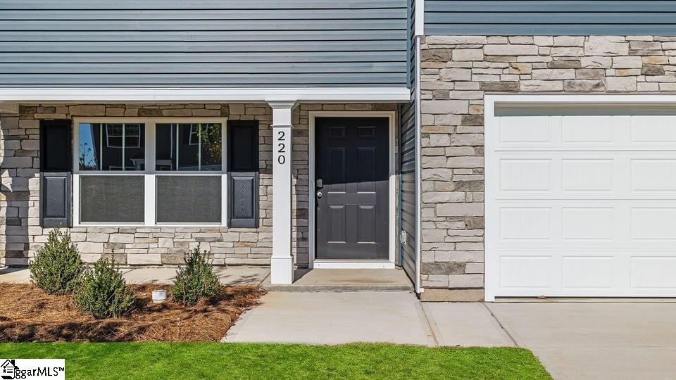 220 Roocroft Court Fountain Inn, SC 29644 - Photo 3 of 36 Gallery Image 3