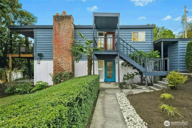 a house view with a outdoor space
