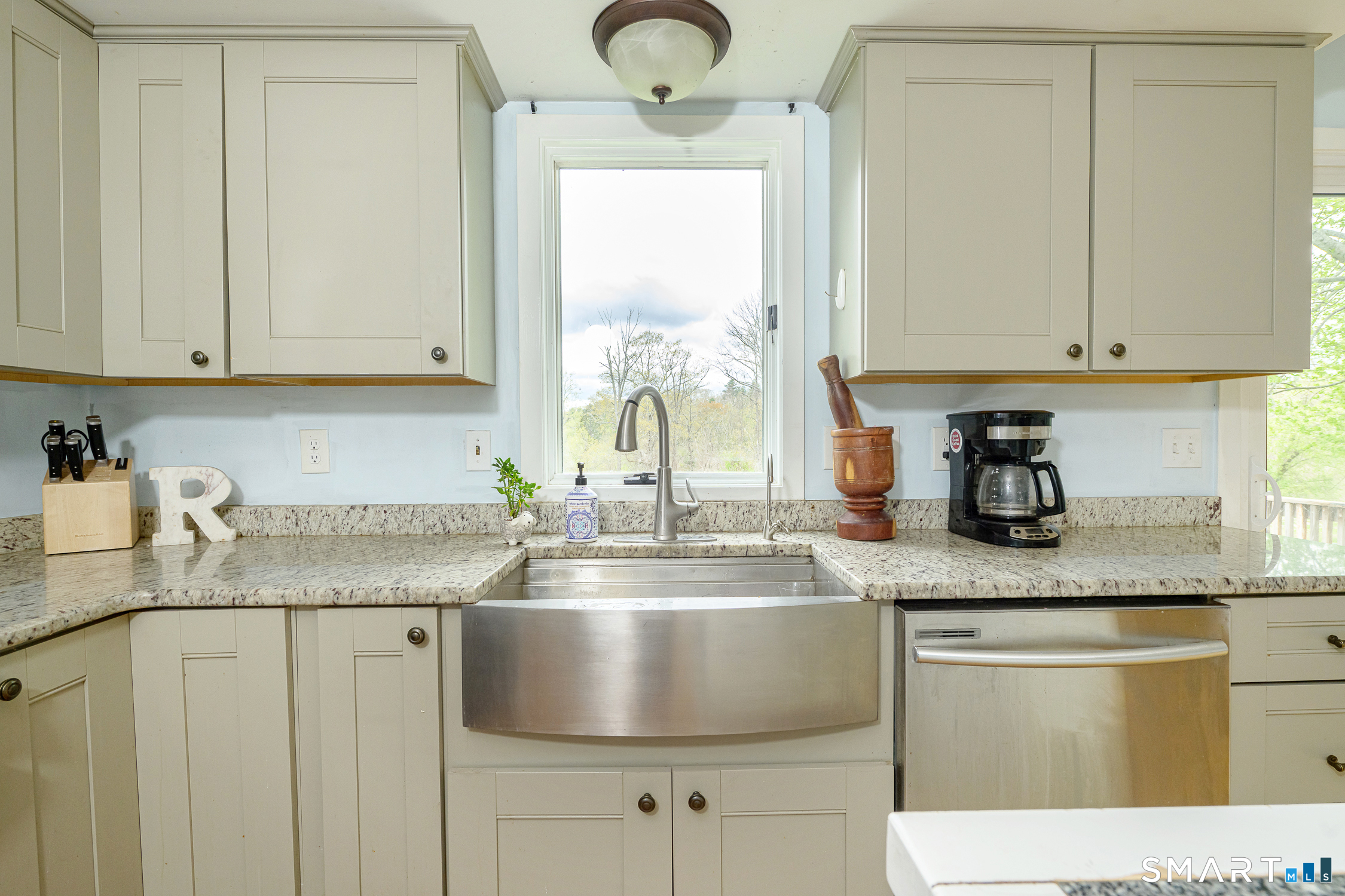 221 Quasset Road Pomfret, CT 06259 - Photo 8 of 40