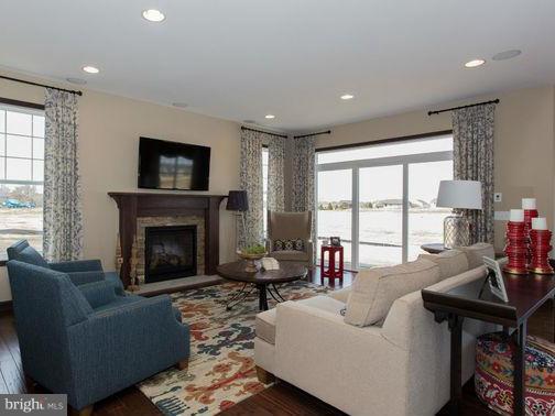 141 Moore Road Arnold, MD 21012 - Photo 2 of 11 Family Room