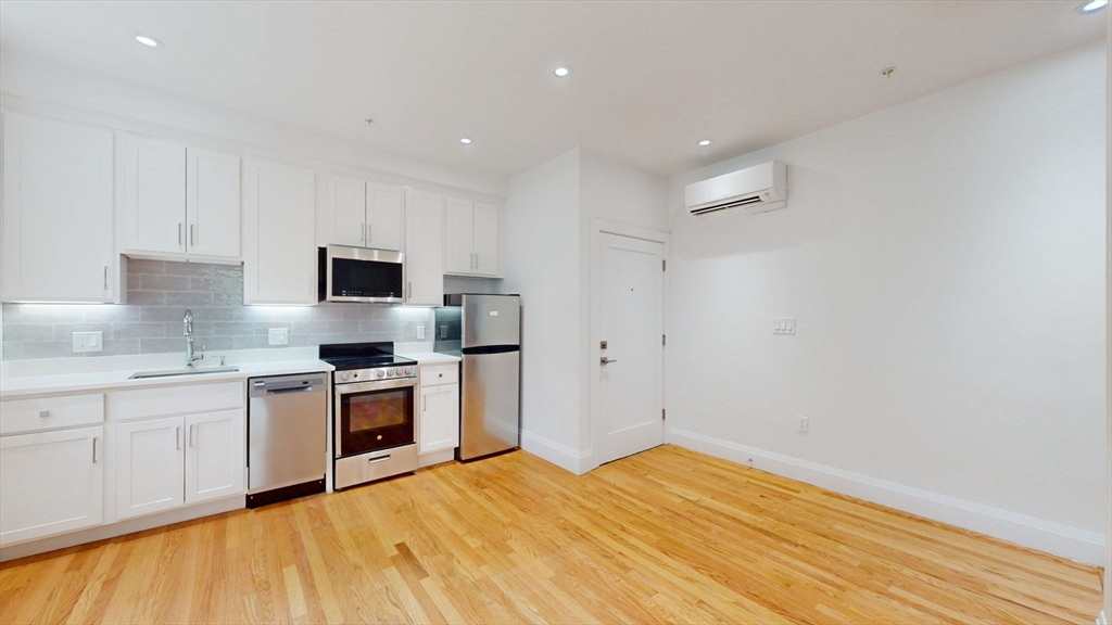 21 Regent Circle, Unit 3 Brookline, MA 02445 - Photo 7 of 22