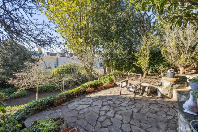 a picture of city view